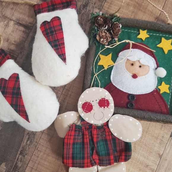 Lot of 3 Holiday homemade felt ornaments plaid mittens Santa framed gingerbread - Picture 16 of 16